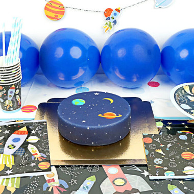Kosmiczny zestaw imprezowy z tortem