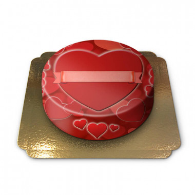 Okrągły czerwony tort z sercem